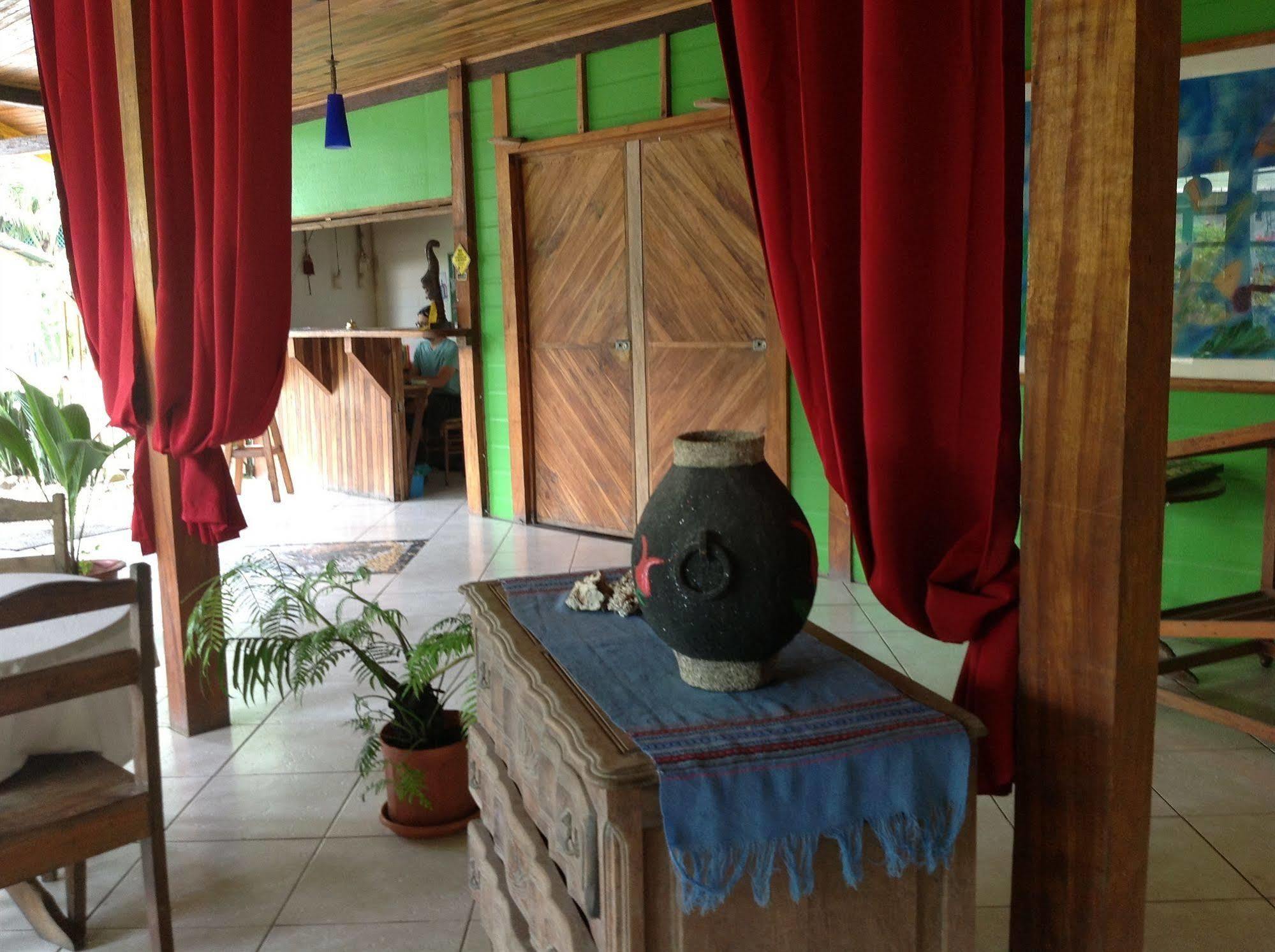 Lizard King Hotel & Suites Puerto Viejo de Talamanca Экстерьер фото